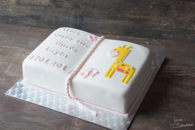 tauftorte-in-buchform-mit-giraffe-1